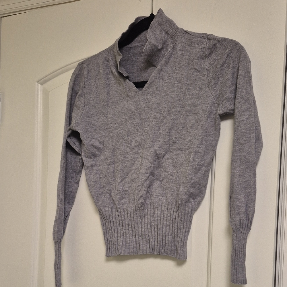 Gray V-Neck Sweater for Girls (Small)